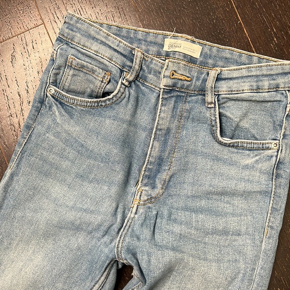 Zara High Waisted Light Wash Skinny Jeans - Picture 2 of 6